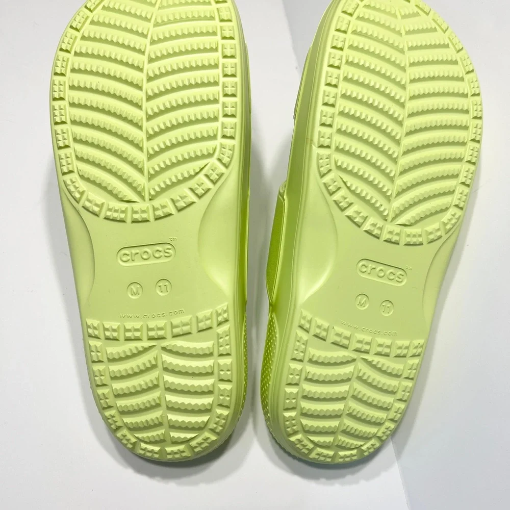 New‎ Crocs Classic Sandals Slides Mens Size 11 Lime Zest Relaxed Fit 206761-3U4
